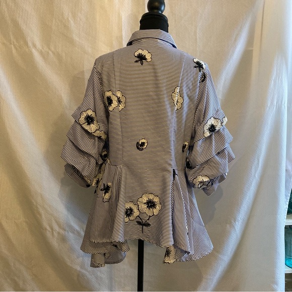 Gracia blue white embroidered ruffle asymmetric top size medium - Picture 11 of 11